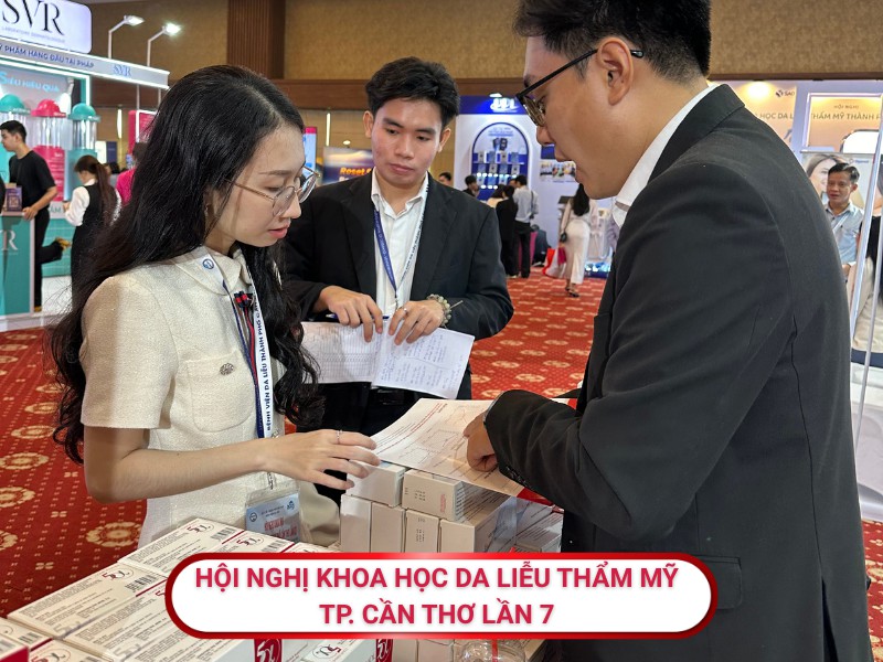 Trình dược viên cung cấp thông tin khoa học về sản phẩm Complidermol 5 Alpha
