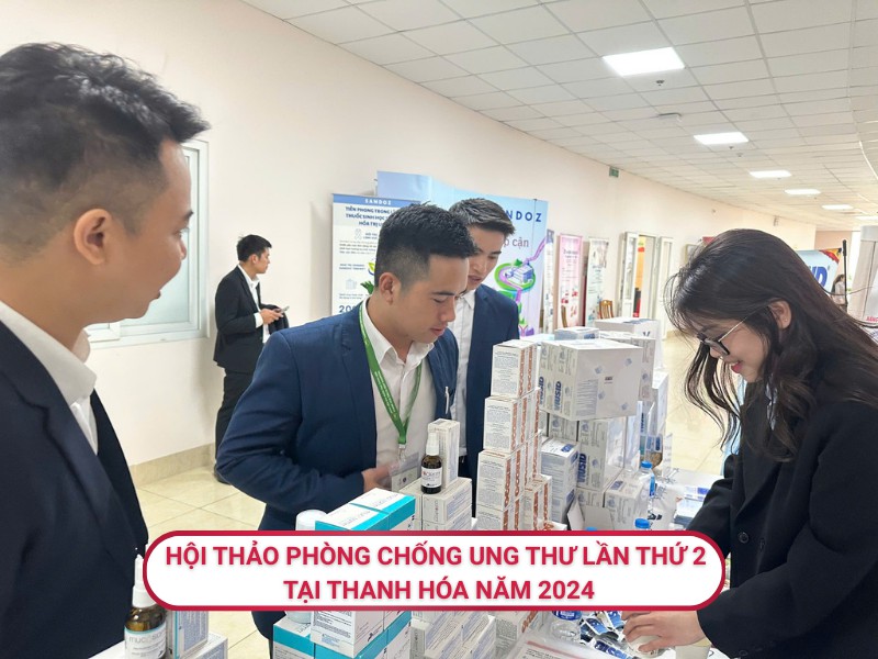 Bác sĩ hỏi thăm thông tin sản phẩm Viusid tại hội thảo phòng chống ung thư lần thứ 2 tại Thanh Hóa